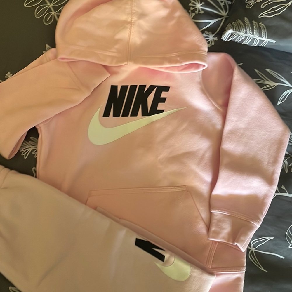 Nike set new size 6M 5-6 years